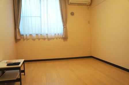 居室・リビング　＊写真102号室＊