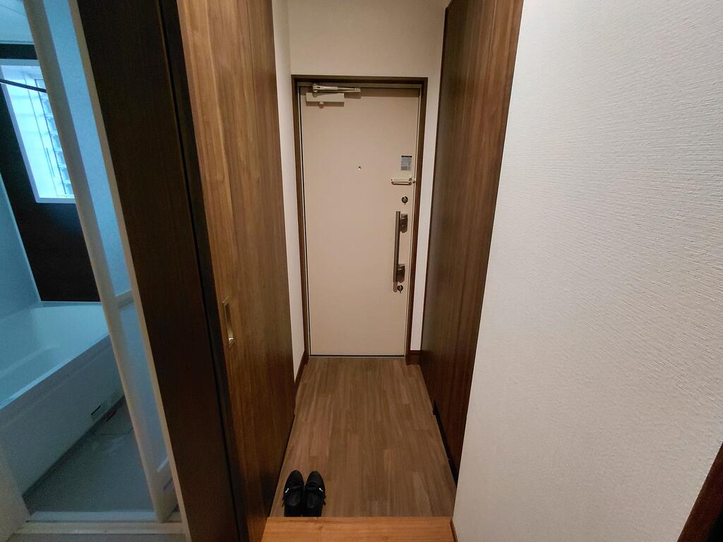 玄関　（参考）他室の写真を使用しています。現況優先となります。