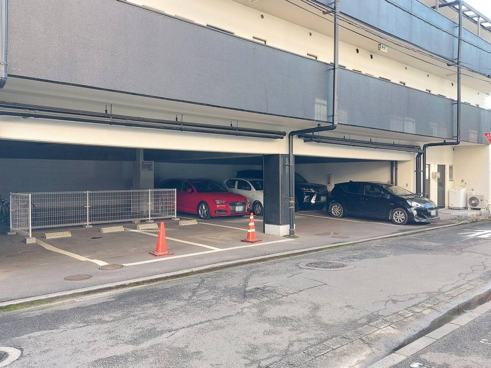 駐車場　駐車場