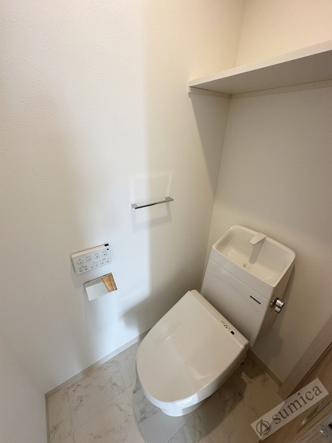 トイレ　温水洗浄便座付き