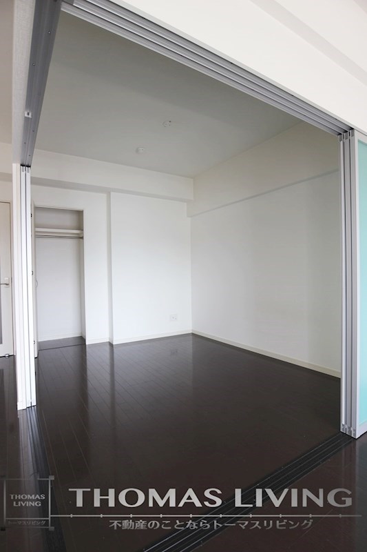 その他部屋・スペース　ドアを開ければ開放的なリビング空間になります。