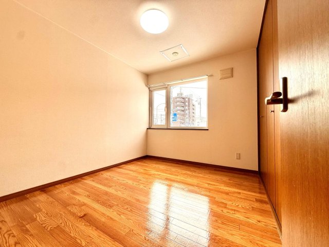 収納　洋室(2)。収納もあり、寝室や趣味の部屋にもいかがでしょうか