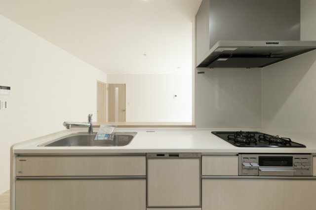 キッチン　周りを見渡しながら調理のできるカウンターキッチンです♪