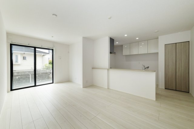 居室・リビング　使いやすい形の為、レイアウトを楽しめます♪