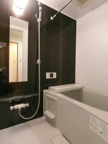 バス・シャワールーム　追い焚き機能・浴室暖房乾燥機付きバスルーム♪雨の日のお洗濯に