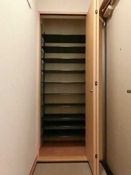 玄関　シューズボックス付きで玄関もすっきり片付きます！お客様もスム