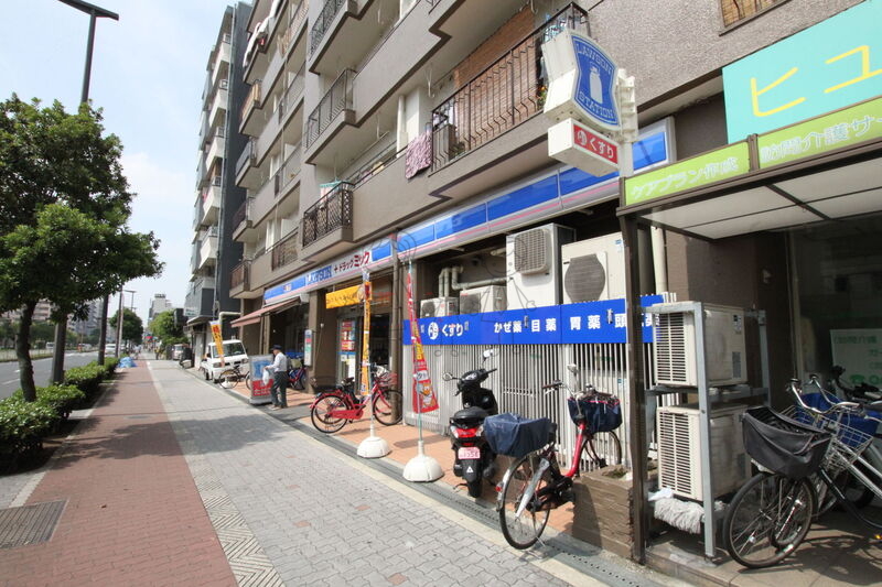 コンビニ　ローソンドラッグミック湯里東店（コンビニ）まで125m