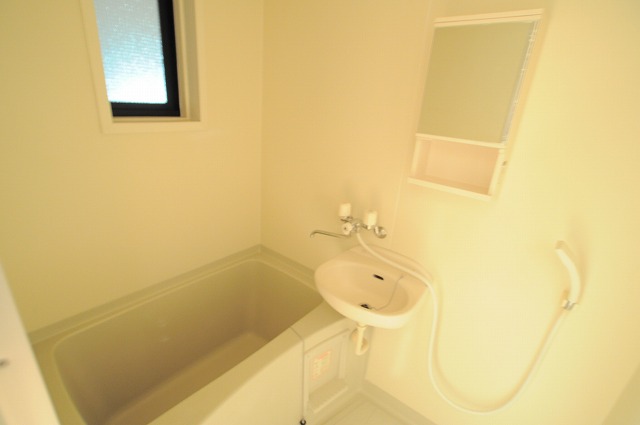 バス・シャワールーム　※別部屋参考写真です