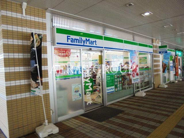 コンビニ　ファミリーマート市川南口店（コンビニ）まで99m