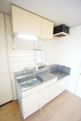 キッチン　※同物件・反転タイプの写真です。