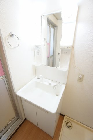 洗面設備　※同物件・反転タイプの写真です。