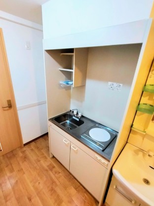 キッチン　別部屋参考写真となります