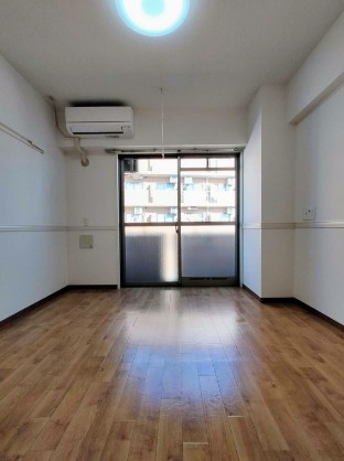 居室・リビング　別部屋参考写真となります