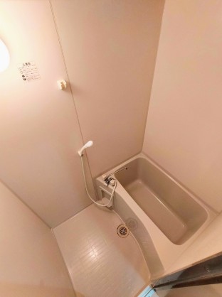 バス・シャワールーム　別部屋参考写真となります