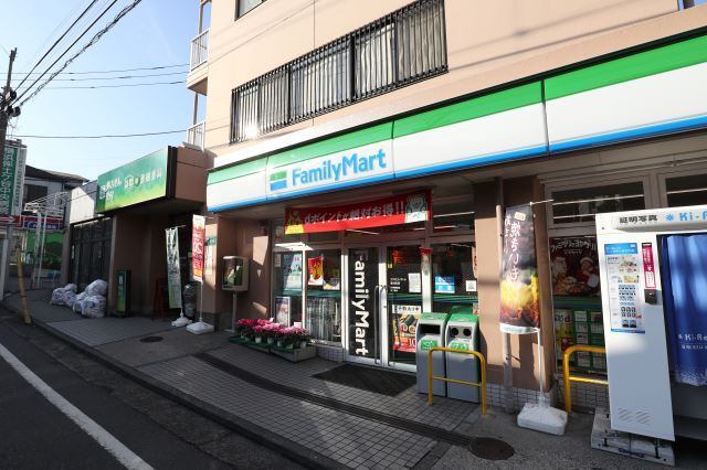 コンビニ　ファミリーマート釜台町店（コンビニ）まで72m