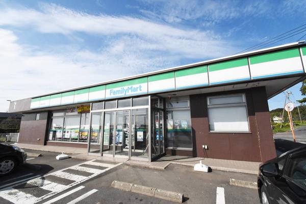 コンビニ　ファミリーマート鹿島奈良毛店（コンビニ）まで700m
