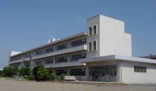 小学校　古山小学校（小学校）まで1983m