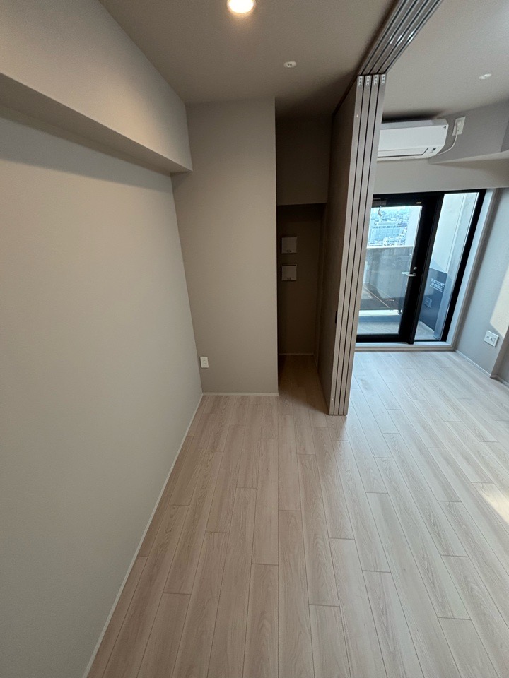 その他部屋・スペース　落ち着いた色調の寝室です