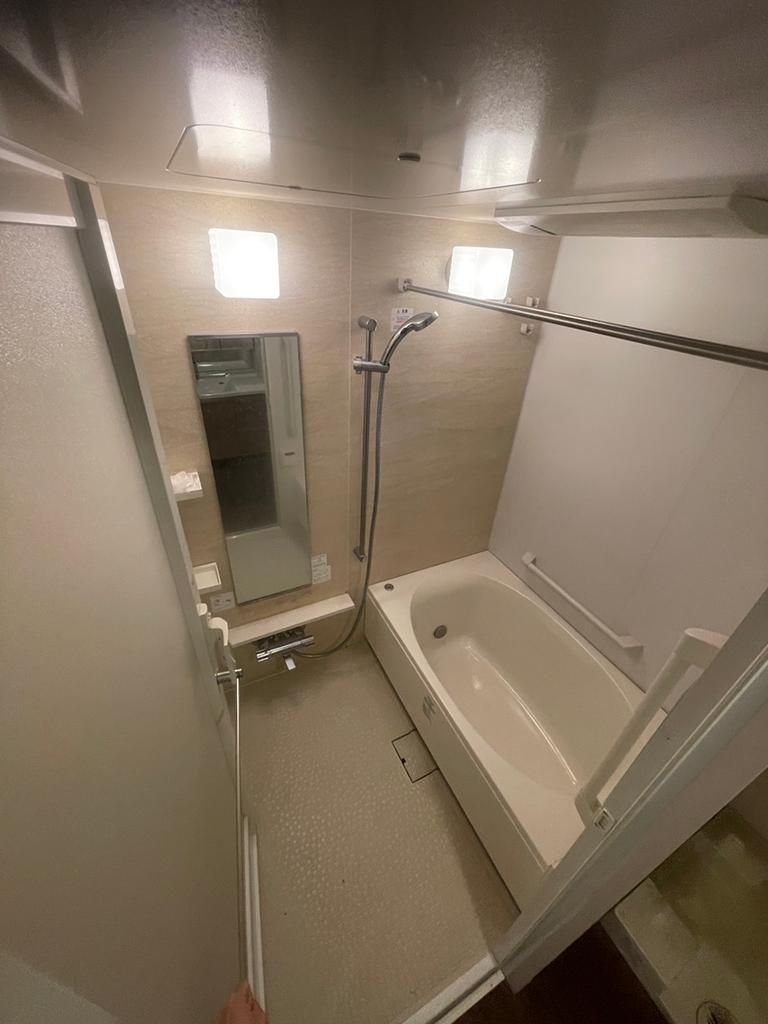 バス・シャワールーム　コンパクトで使いやすいお風呂です