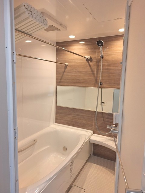 バス・シャワールーム　★追焚・浴室乾燥機付き♪ゆったり一坪サイズのバスルーム★