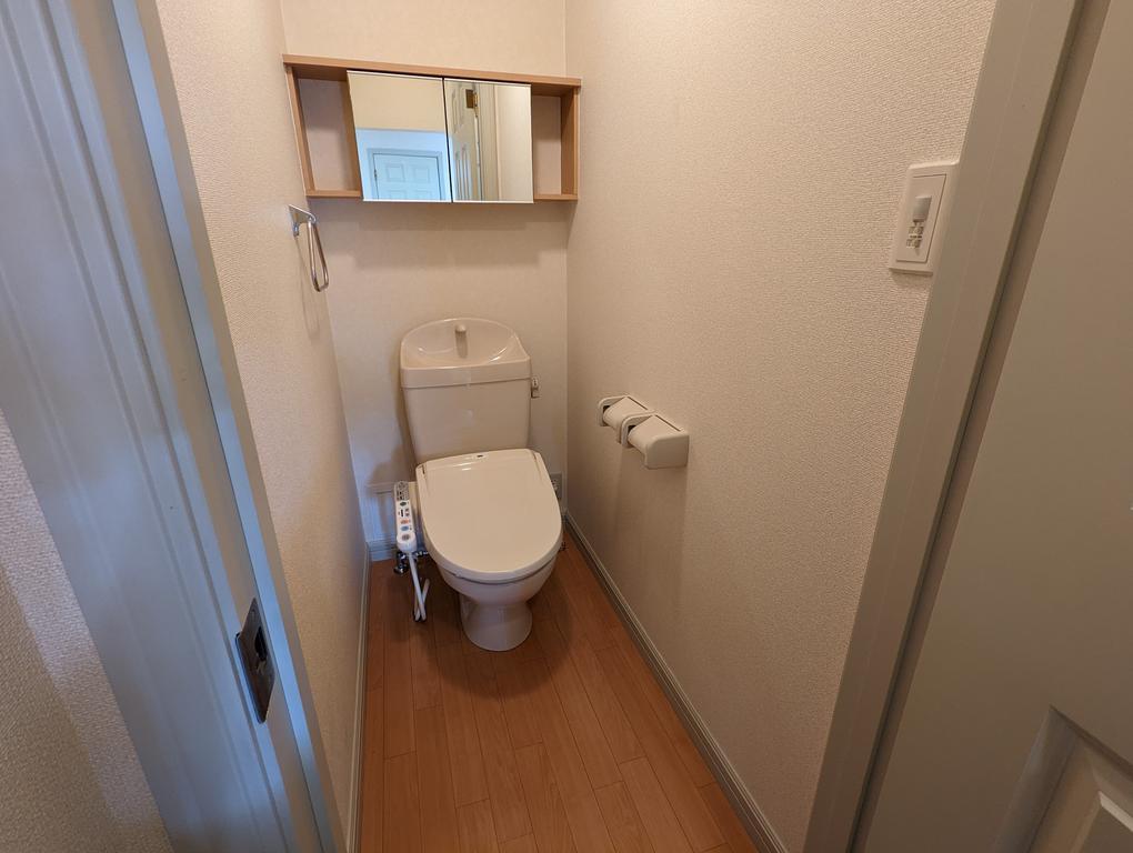 トイレ　温水洗浄暖房便座