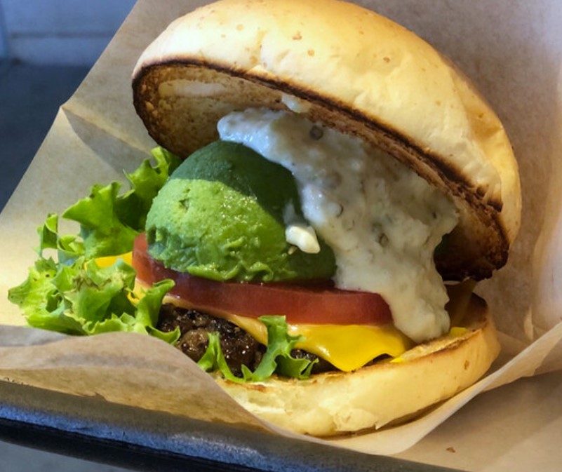 飲食店　the 3rd Burger(ザ・サードバーガー) 青山骨董（飲食店）まで1061m