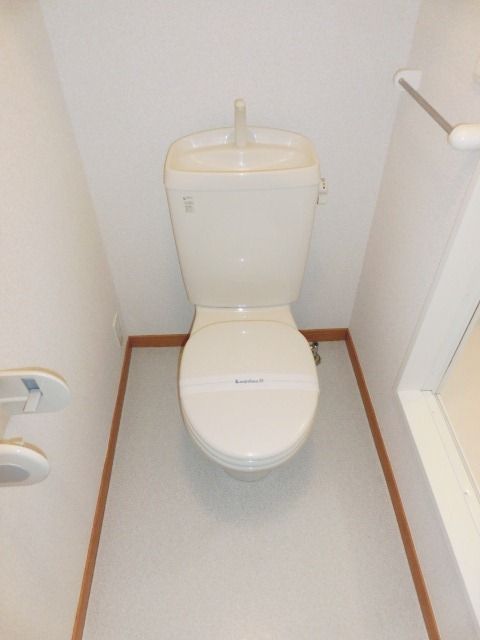 トイレ　清潔感のあるトイレです