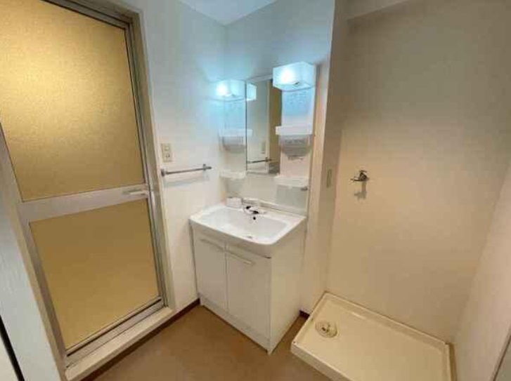 洗面設備　脱衣スペースもあります