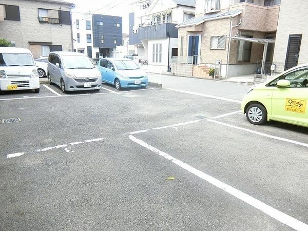 駐車場　敷地内駐車場！