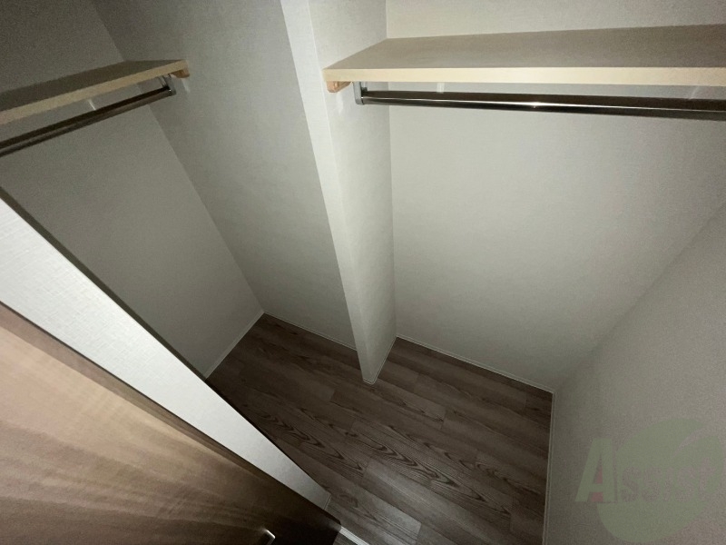 収納　クローゼットは奥行きもあり、荷物が多い方でも安心です。