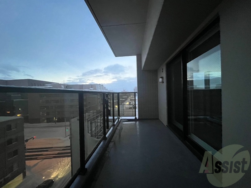 バルコニー　嬉しい南向きバルコニーのお部屋です！明るいですね。