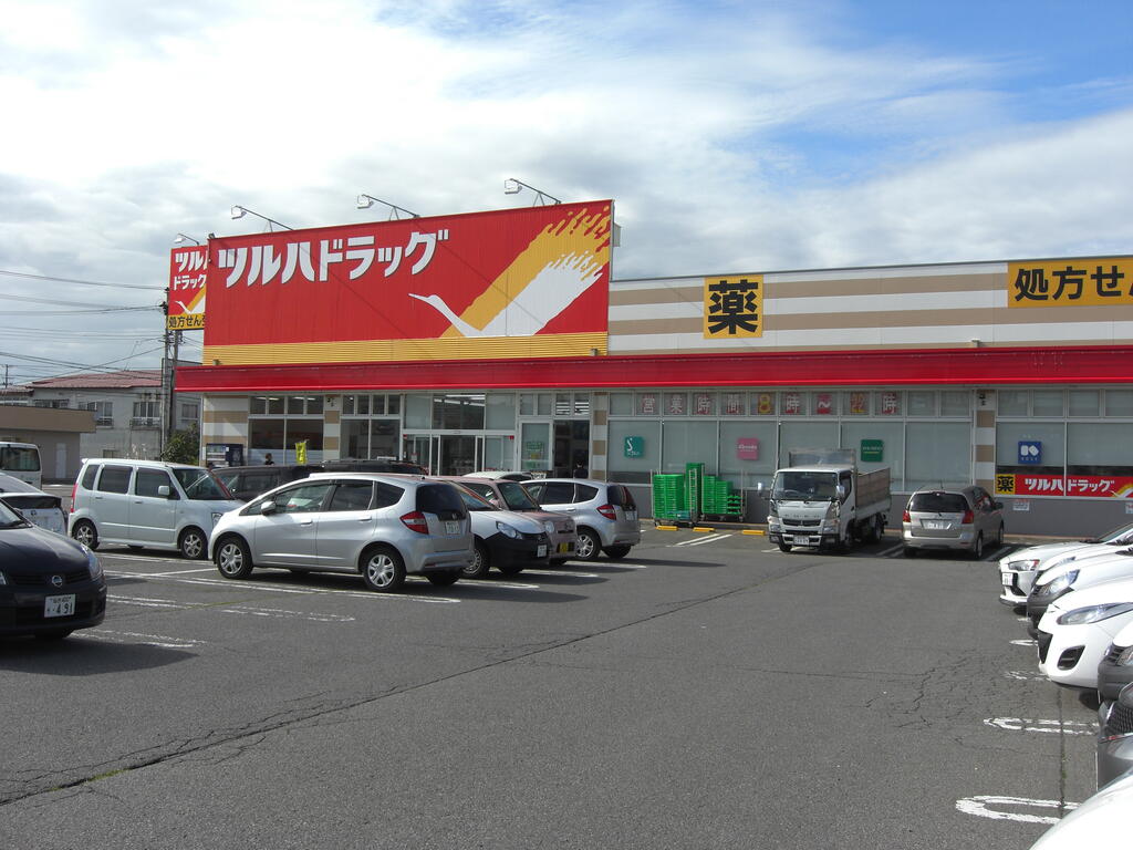 ドラックストア　ツルハドラッグ（ドラッグストア）まで400m
