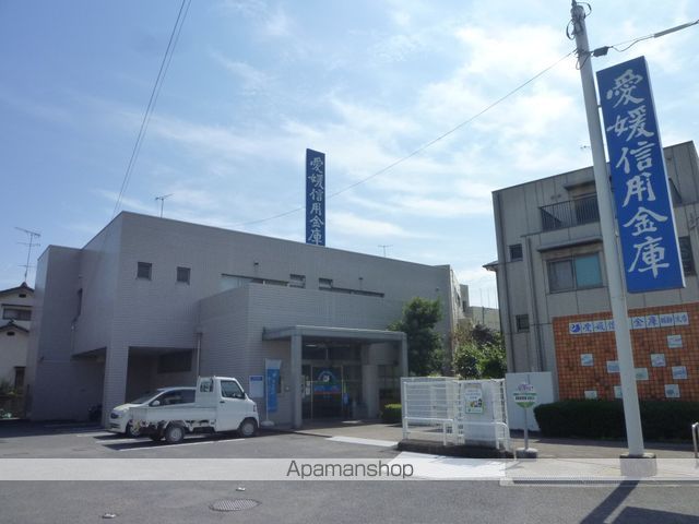 銀行　愛媛信用金庫（銀行）まで600m