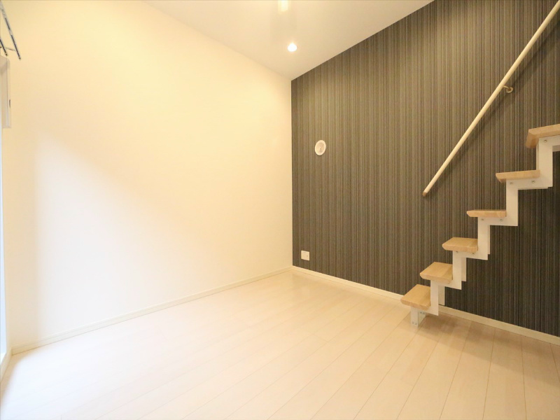 バルコニー　洋室6帖　上階ロフト5.4帖（収納でもお部屋でも使えます）