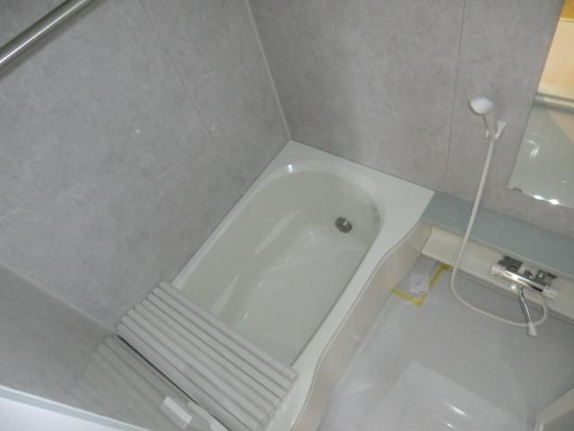 バス・シャワールーム　広々バスルーム