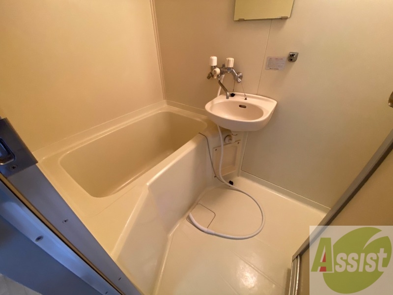 バス・シャワールーム　ユニットバスです。疲れを癒すのに欠かせませんね！