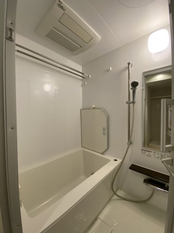 バス・シャワールーム　落ち着いた空間のお風呂です