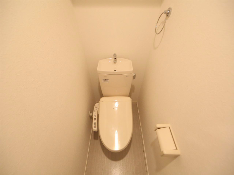 トイレ　温水洗浄暖房便座付トイレ