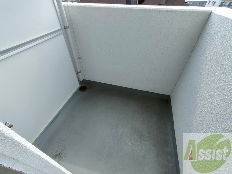 バルコニー　こちらはバルコニー。洗濯物が干せるようになっています。