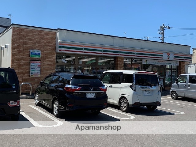 コンビニ　セブンイレブン（コンビニ）まで608m