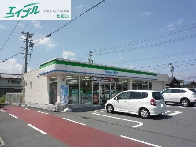 コンビニ　ファミリーマート松阪本居店（コンビニ）まで485m
