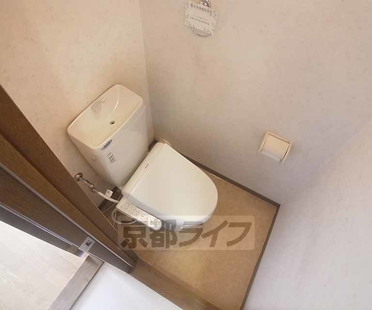 トイレ　清潔感のある洋式トイレです。