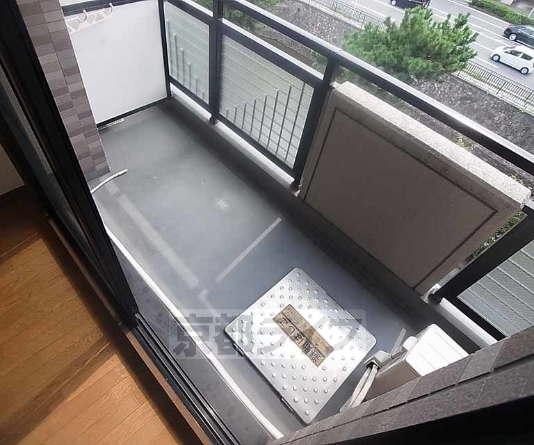 バルコニー　日当たりの良いバルコニーです。