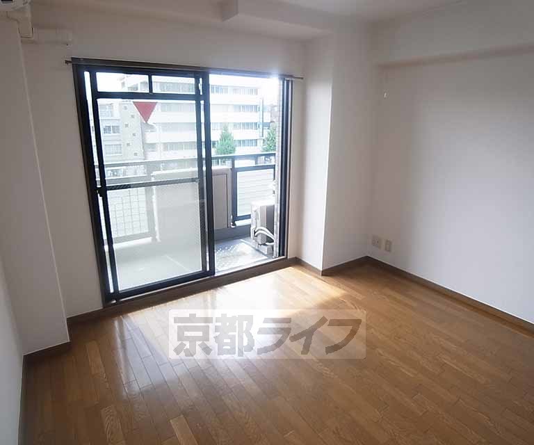 居室・リビング　明るく開放感のあるお部屋です。