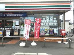 コンビニ　セブンイレブン（コンビニ）まで300m