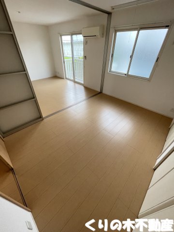 その他部屋・スペース　落ち着いた色調の寝室です