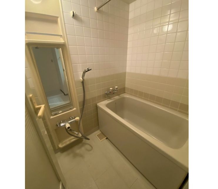 バス・シャワールーム　コンパクトで使いやすいお風呂です