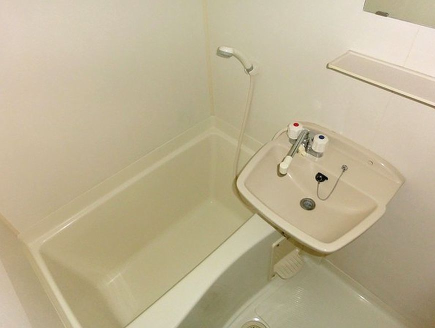 バス・シャワールーム　※別部屋参考写真