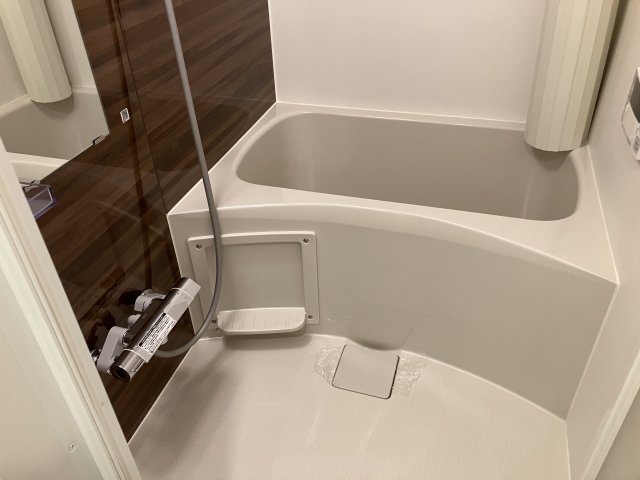 バス・シャワールーム　コンパクトで使いやすいお風呂です
