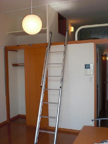 収納　奥に見えるのがクローゼットになります